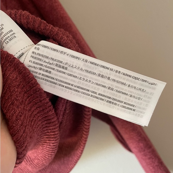 NWOT Hollister Gilly Hicks Dreamworthy Soft Crewneck Sweatshirt, Burgundy - Picture 6 of 6